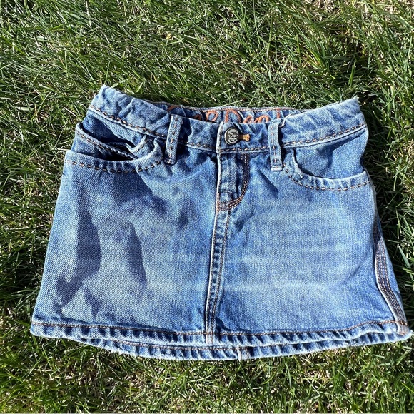 Bundle of 2 GAP Girls Denim Skirts Size 6 - Picture 3 of 8